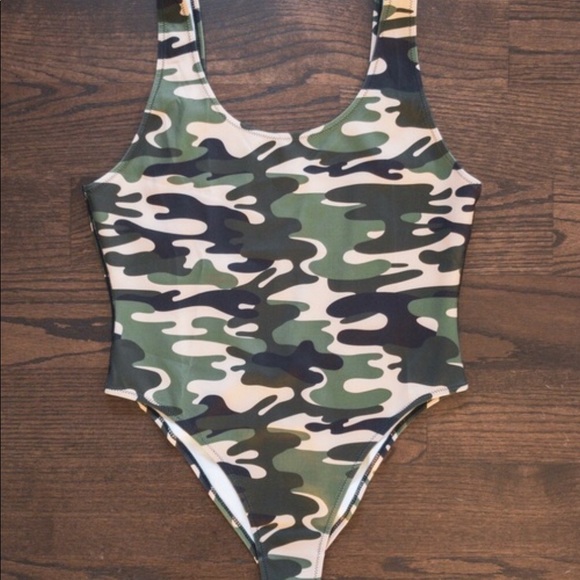 Kendall+Kylie Camo Onepiece swimsuit - Picture 2 of 7